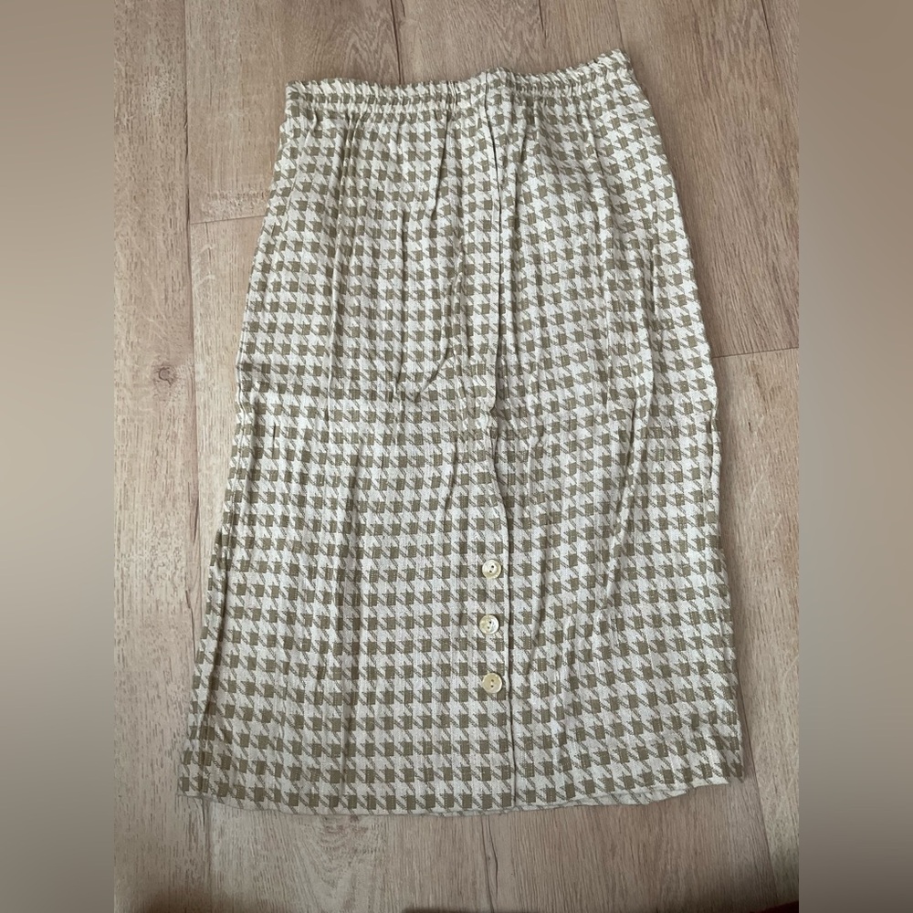 Stylish Houndstooth Skirt in Cream and Tan